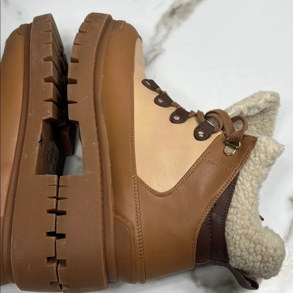 Aqua storm faux sherpa lined lugged sole ankle boots size 8